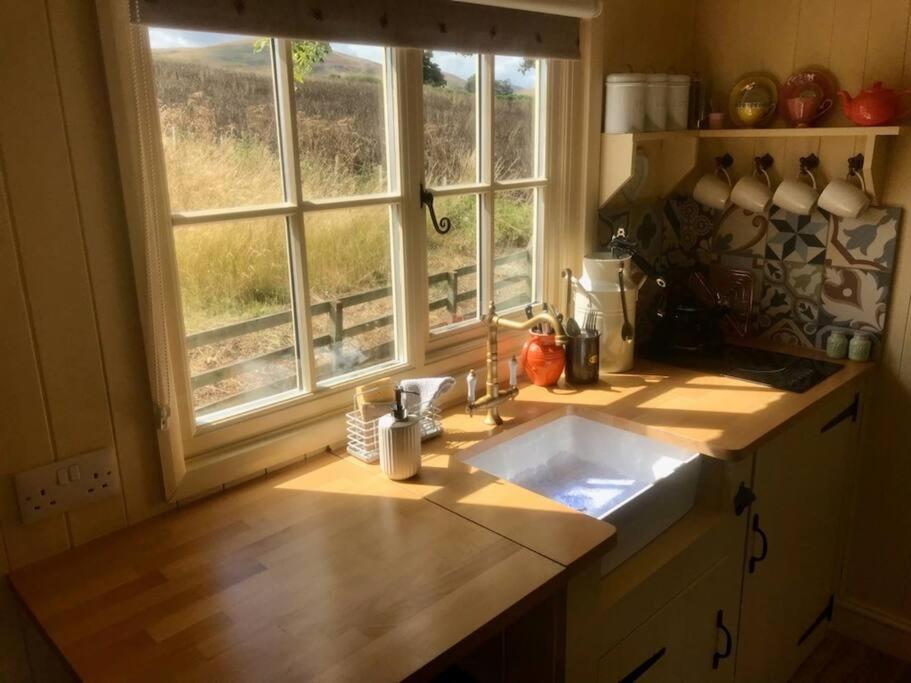 The Humble Hut Apartment Уулер Екстериор снимка